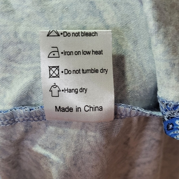 JuneFish Women's NWT Blue Paisley Cold Shoulder High-Low Tunic Blouse 1X (14-16) - Picture 13 of 13